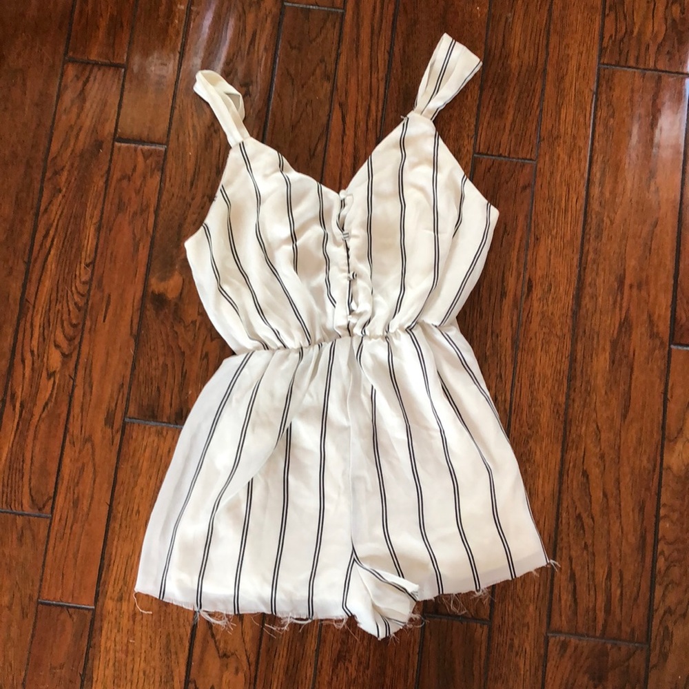 Sienna Sky romper. Size L. Black and white